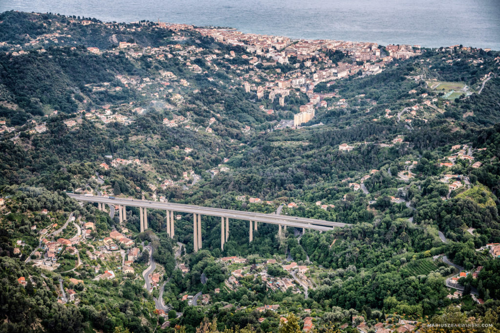 Jak na Rajdzie Monte Carlo.