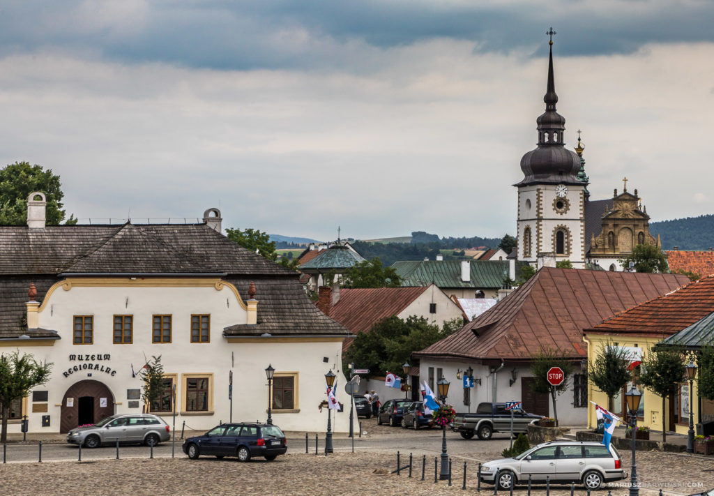 Wokół Jeziora Rożnowskiewgo.