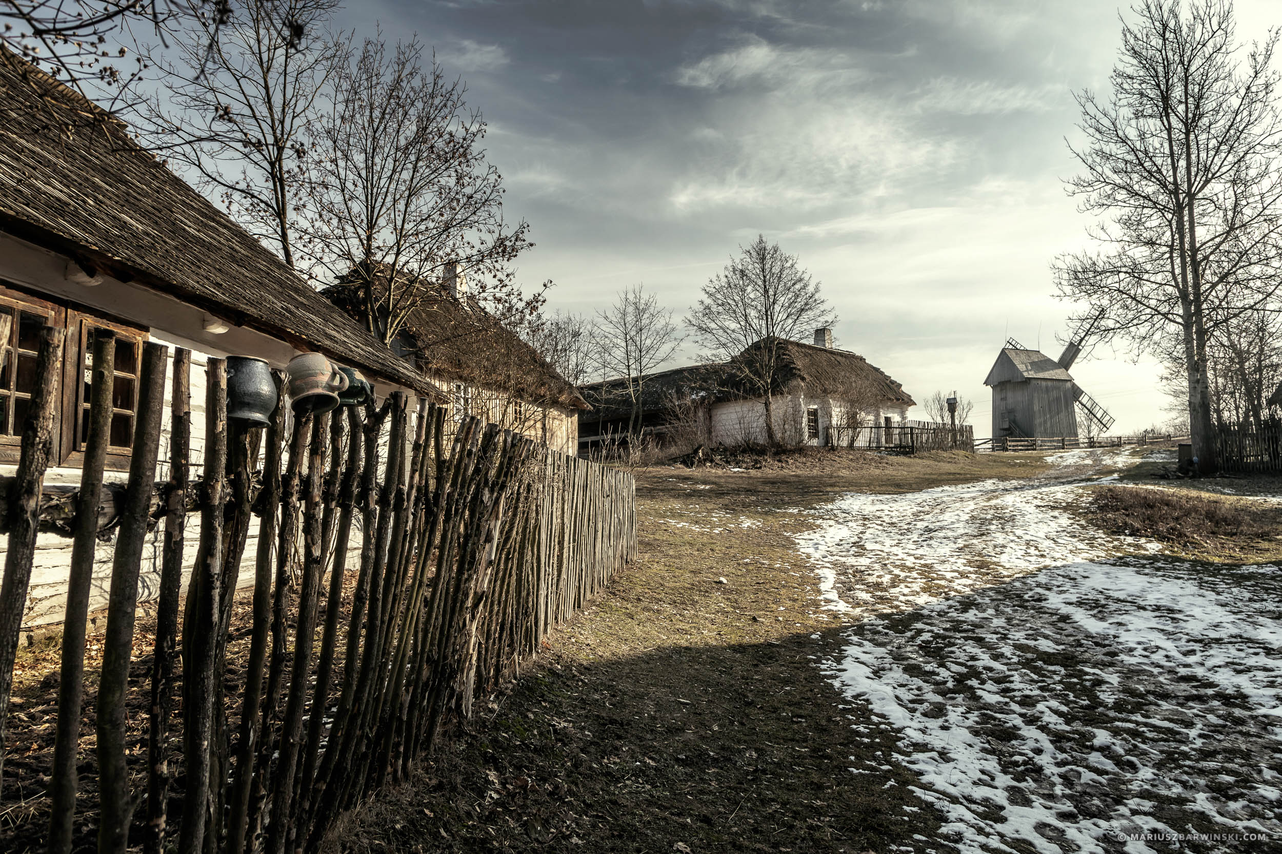 Rural farms in Tokarnia Open-air museum. Wiejskie zagrody w Muze