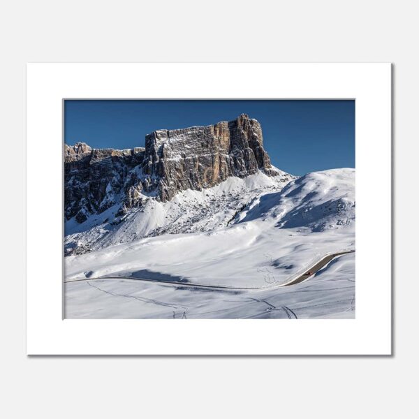 Zjazd z Przelęczy Giau w Dolomitach
